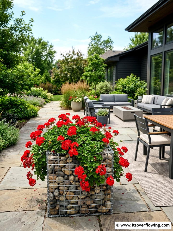 Gabion planter box - 25 upcycled garden ideas with stones