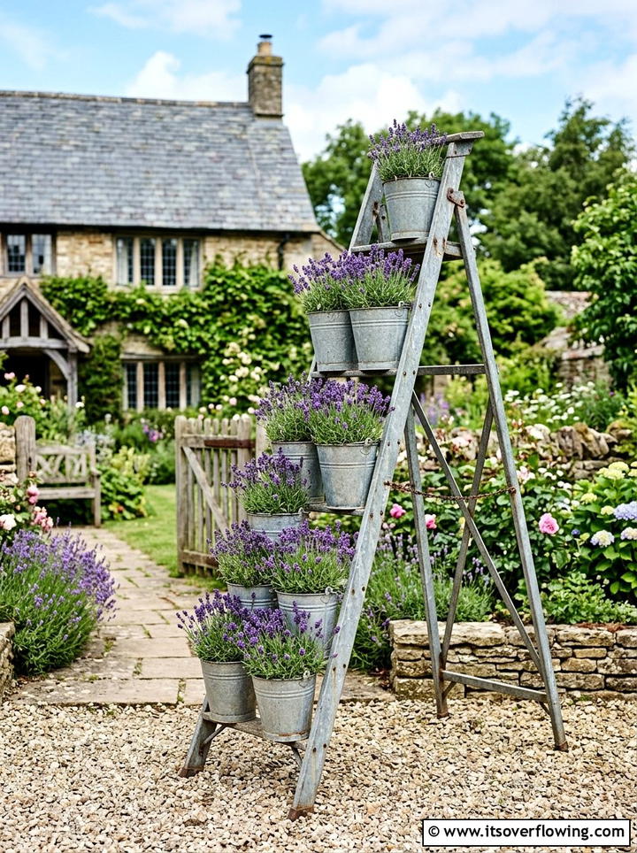 Galvanized Bucket Ladder - 25 backyard ideas with old ladder planter