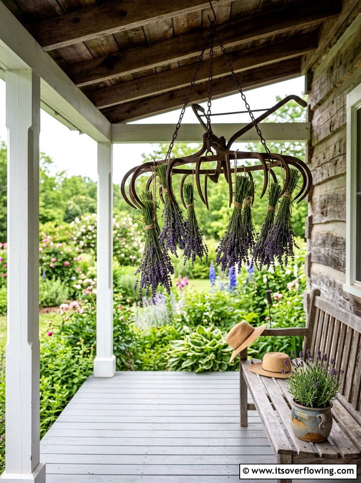 Garden Spade Mailbox - 25 recycled garden ideas with old tools