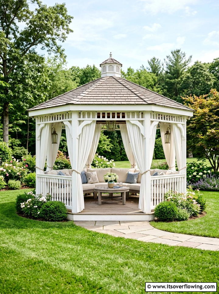 Gazebo Lounge - 25 backyard ideas with seating area