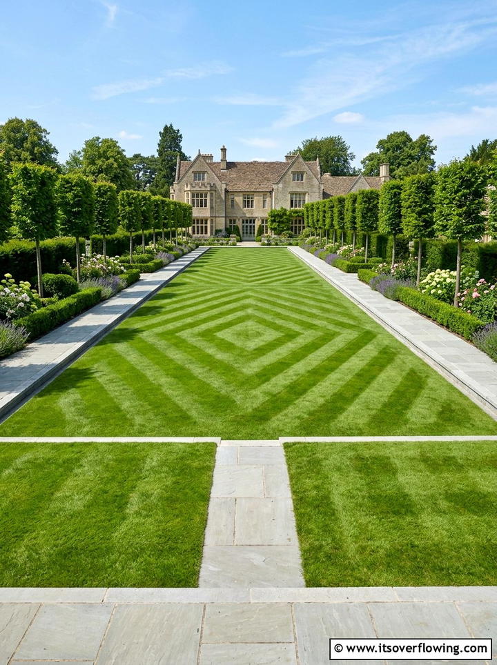 Geometric lawn pattern - 25 garden design ideas with symmetry
