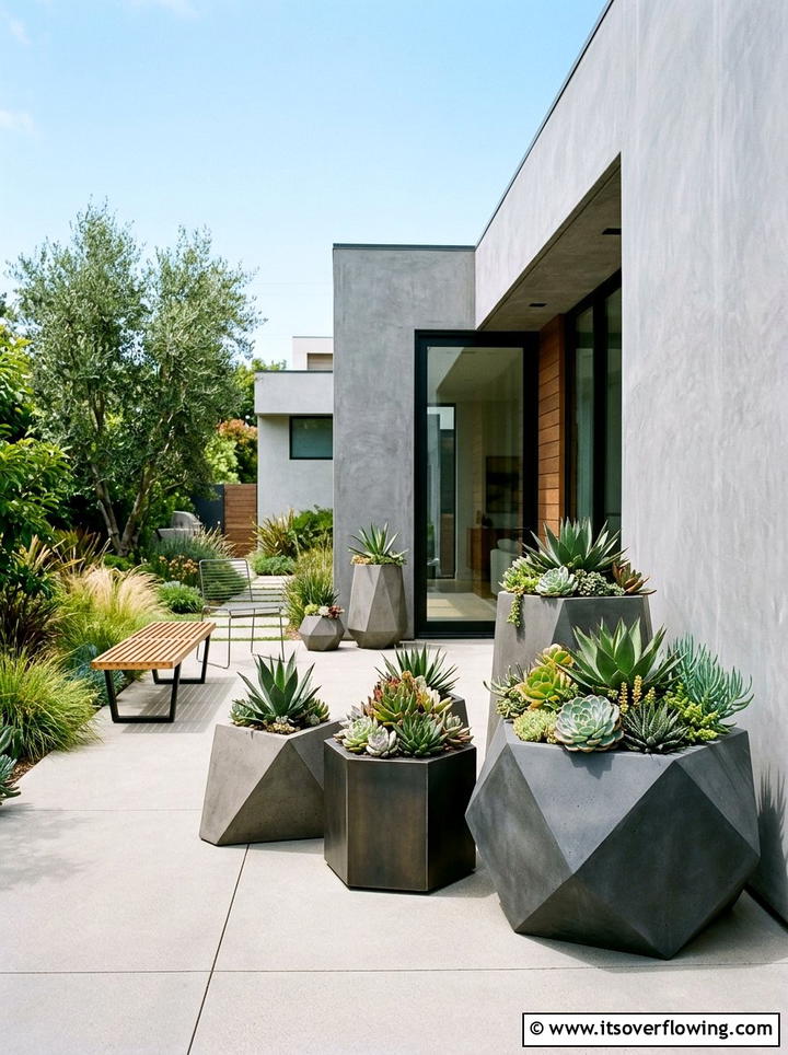 Geometric outdoor planters - 25 front porch ideas with tall planters