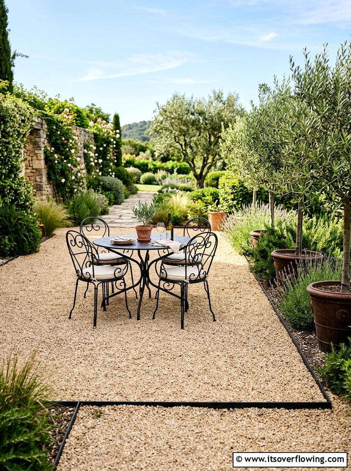Gravel Patio - 25 backyard decorating ideas with patio decor