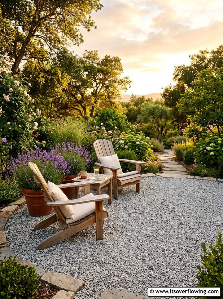 Gravel patio lounge - 25 creative garden ideas with outdoor party zones