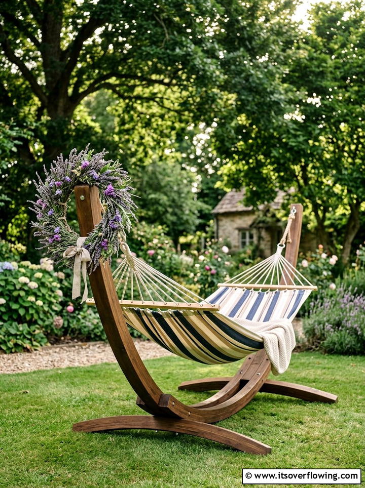 Hammock Stand Wreath - 25 garden decor ideas with seasonal wreaths