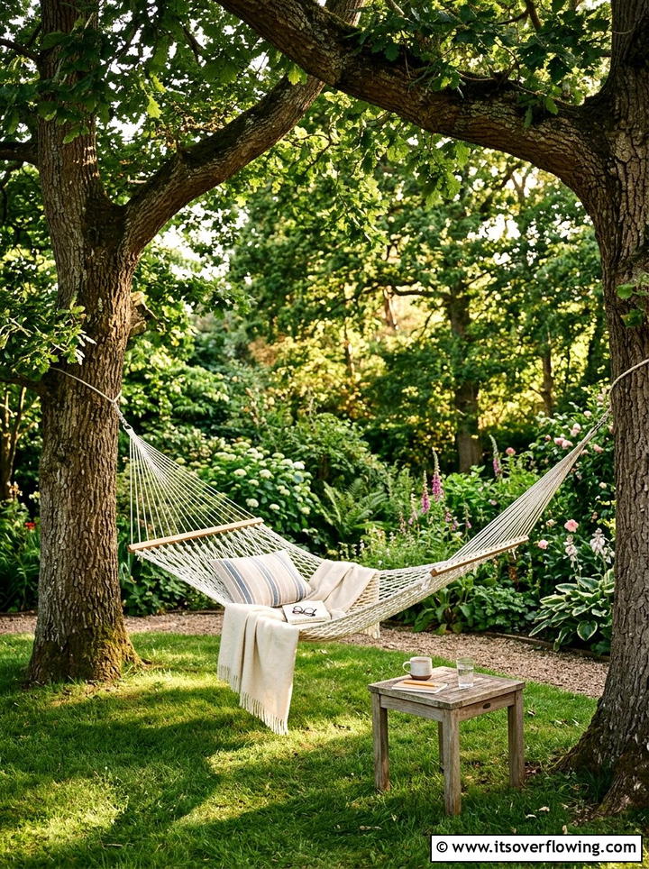 Hammock relaxation zone - 25 creative garden ideas for summer entertaining