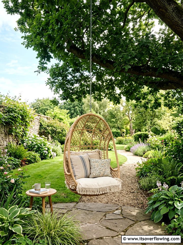 Hanging Egg Chair - 25 creative garden ideas with boho textures