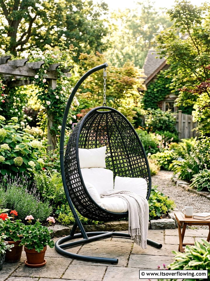 Hanging Egg Chair - 25 garden decor ideas for modern gardens