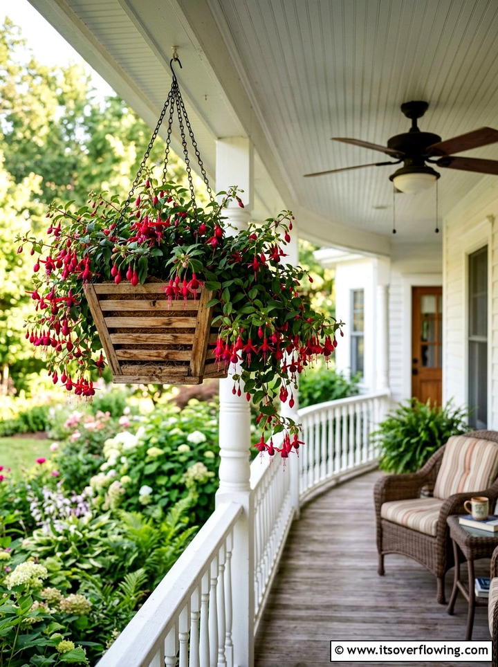 Hanging Wood Planter Basket - 25 garden decor ideas with wooden planters