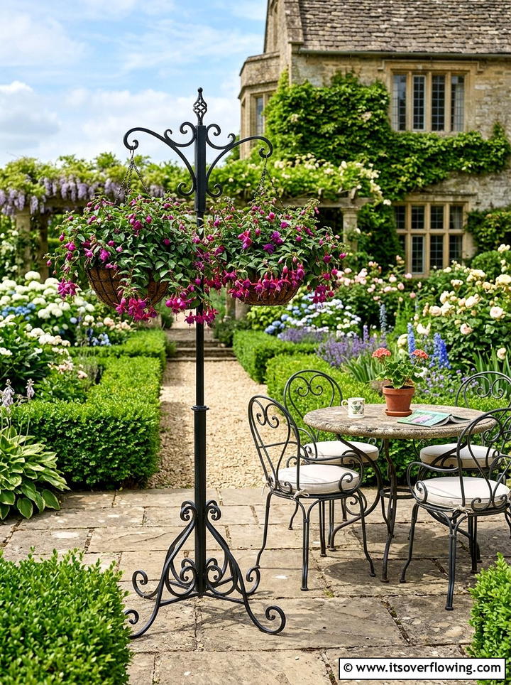 Hanging basket stand - 25 garden decor ideas with hanging decor