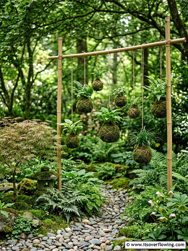 Hanging moss balls - 25 garden decor ideas with hanging decor