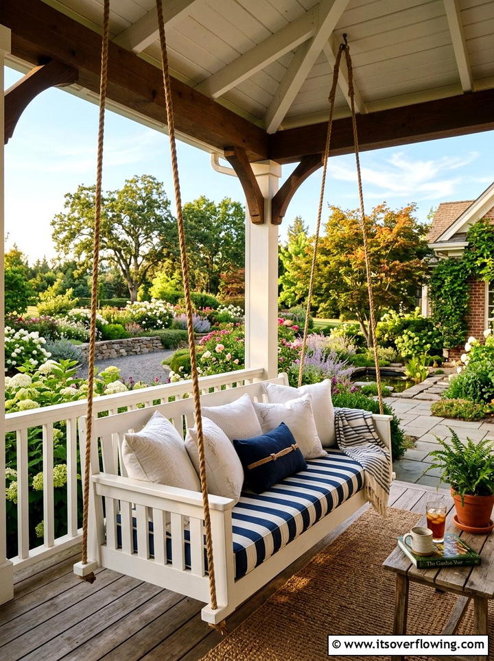 Hanging porch swing - 25 front porch decor ideas for summer
