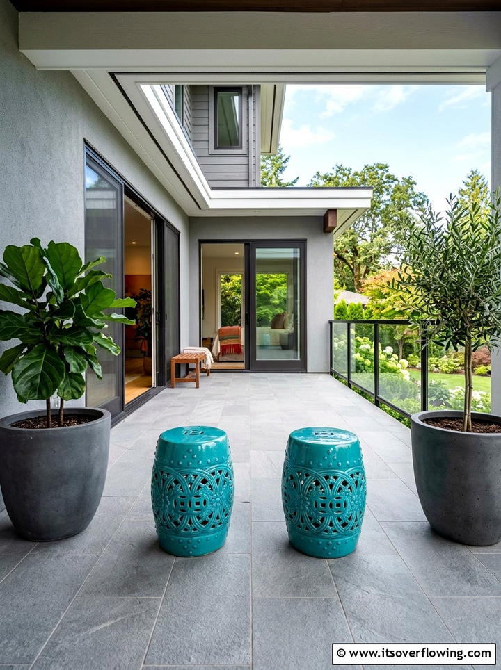 Identical Garden Stools - 25 front porch decor ideas with symmetrical layout