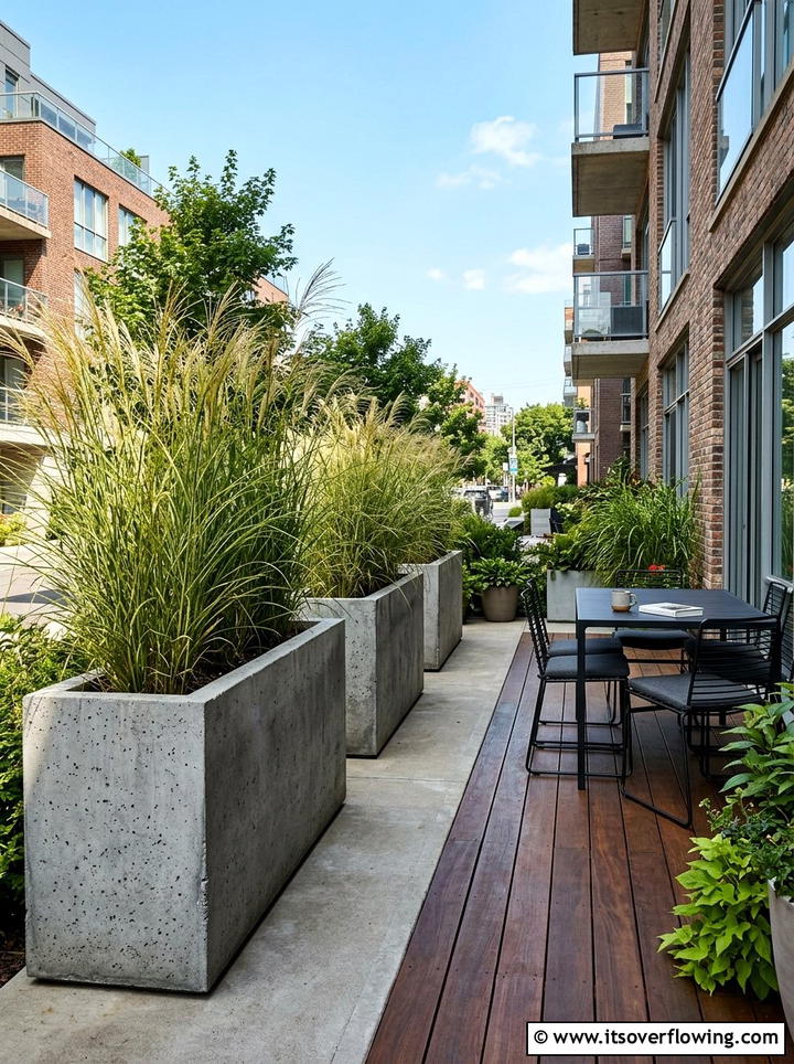 Industrial concrete planter patio - 25 garden ideas with concrete planters