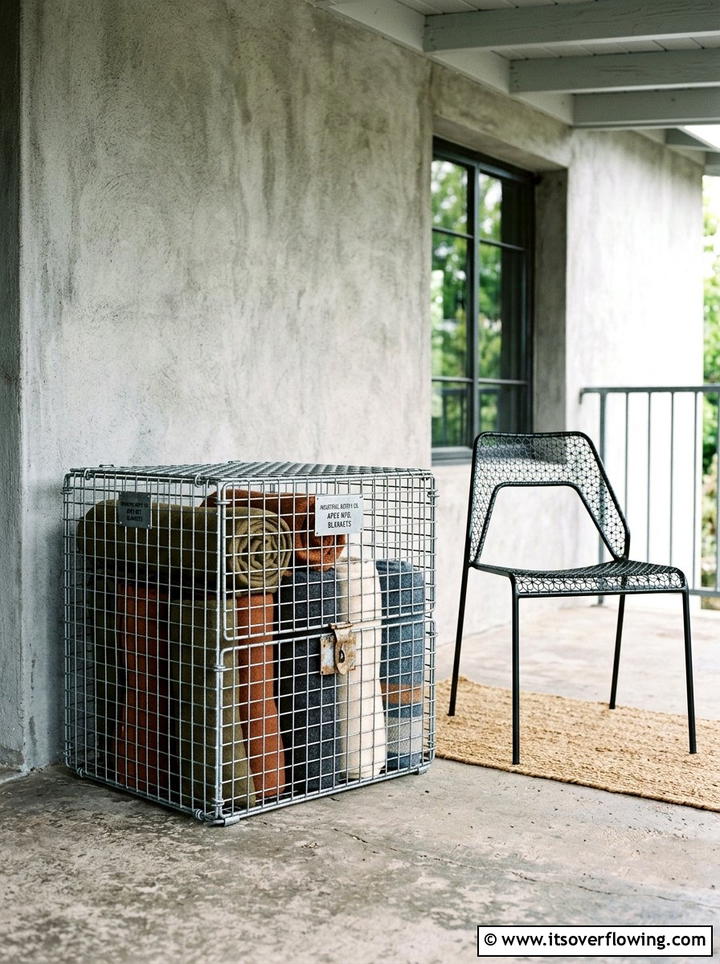 Industrial metal crate - 25 front porch decor ideas with vintage crates