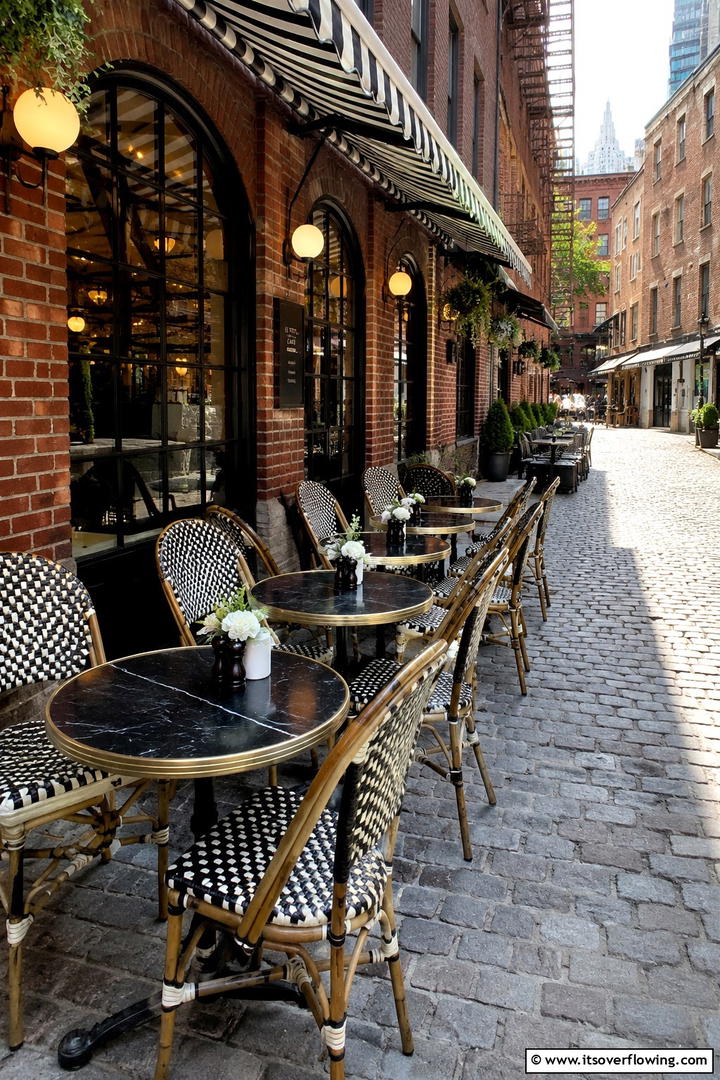 Intimate Sidewalk Cafe Setting - 30 Inviting Outdoor Dining Area Ideas for Al Fresco Meals