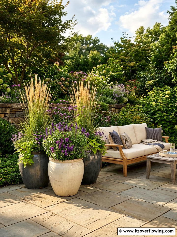Large patio planters - 25 garden decor ideas for patios
