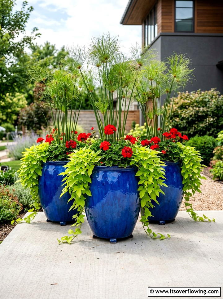 Large planter - 25 garden design ideas with focal points