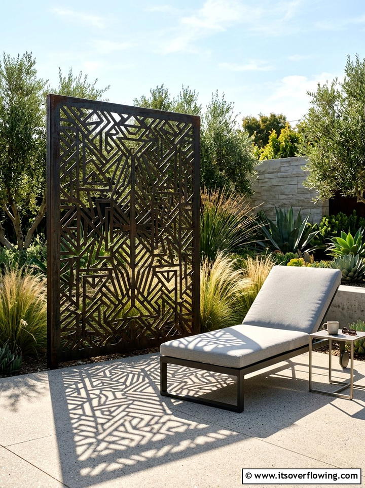 Laser cut metal panel - 25 small garden ideas with privacy screens