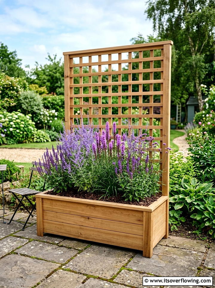 Lattice planter box combo - 25 backyard ideas with lattice wall