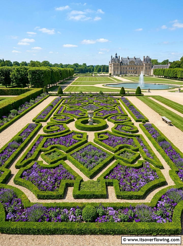 Low Boxwood Hedge In Parterre Garden - 25 garden decor ideas with topiary