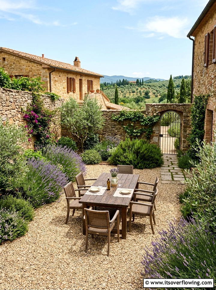 Mediterranean Gravel Courtyard - 25 garden ideas for mediterranean style