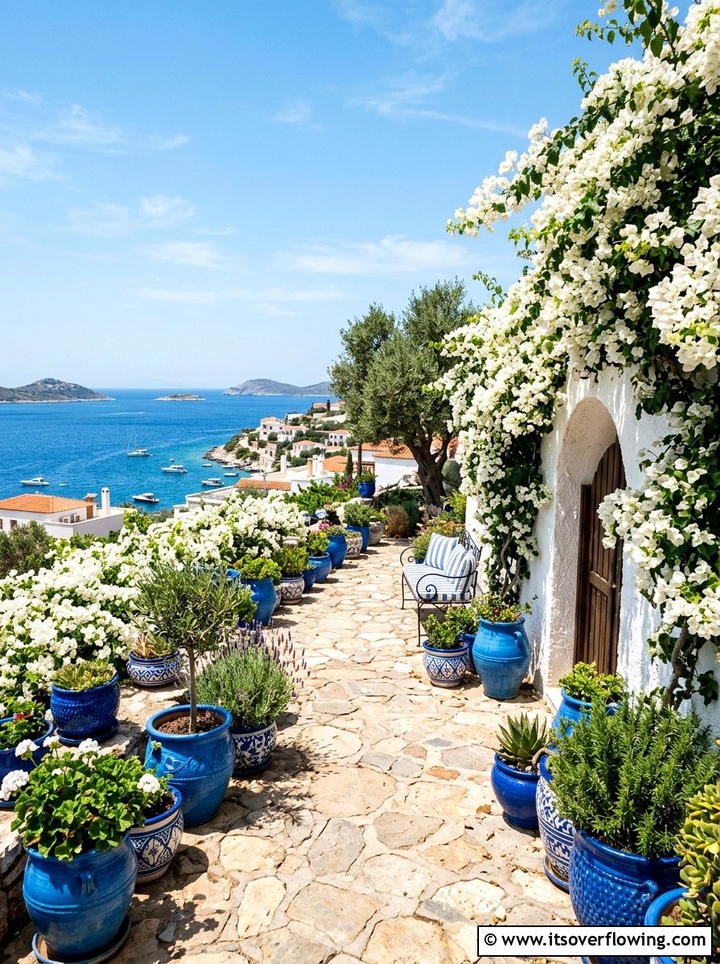 Mediterranean blue and white garden - 25 garden design ideas with color themes
