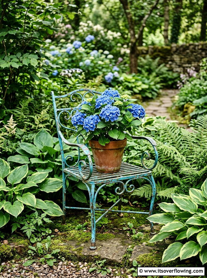 Metal Garden Chair - 25 garden decor ideas with vintage pieces