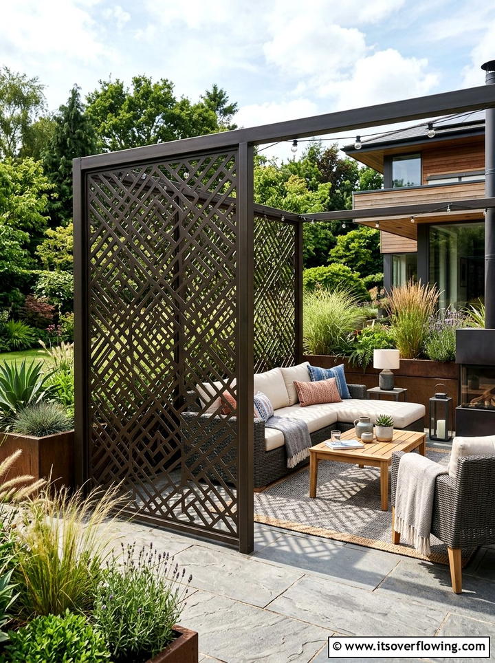 Metal Privacy Screen - 25 backyard ideas for privacy