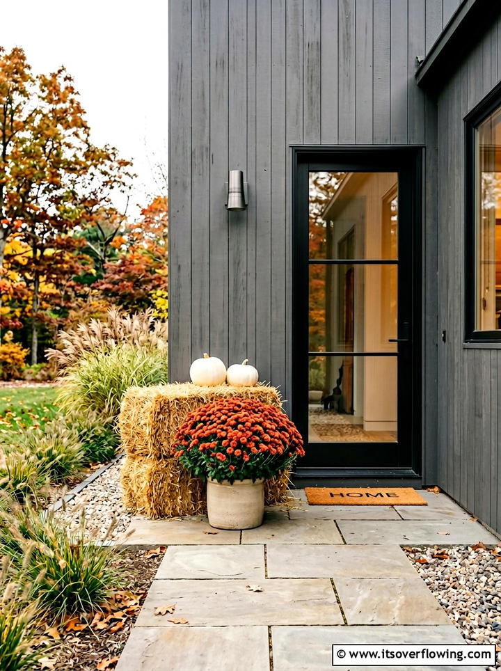 Minimalist Fall Porch Setup - 25 front porch decor ideas with mums and hay bales