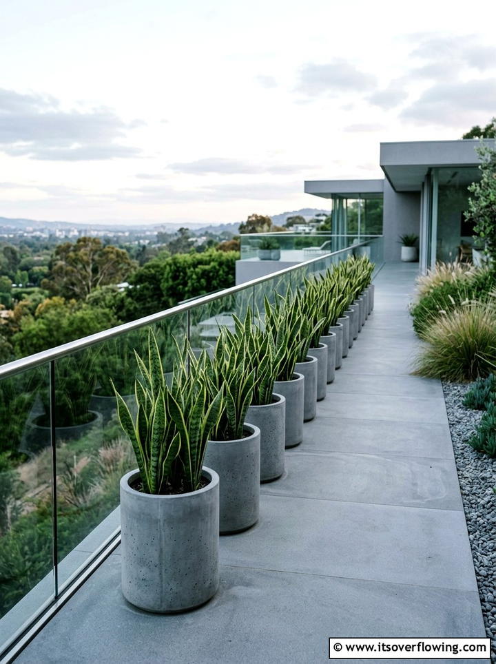 Minimalist Modern Garden - 25 small garden ideas for balcony
