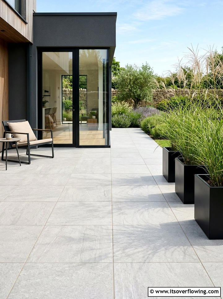 Minimalist Patio Paving - 25 small garden ideas with modern style