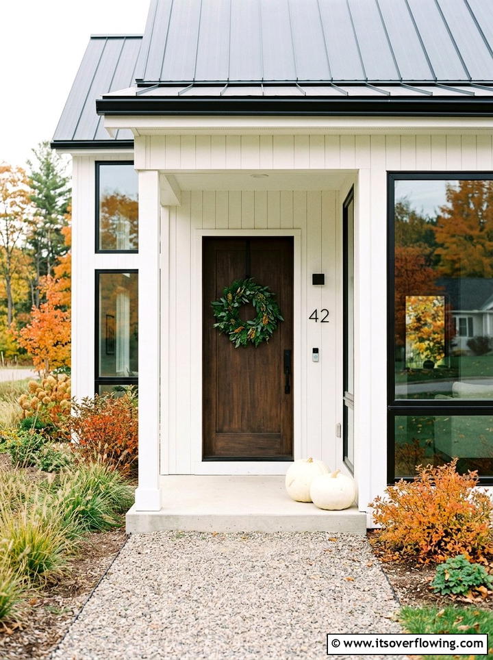 Minimalist fall porch - 25 front porch decor ideas for thanksgiving