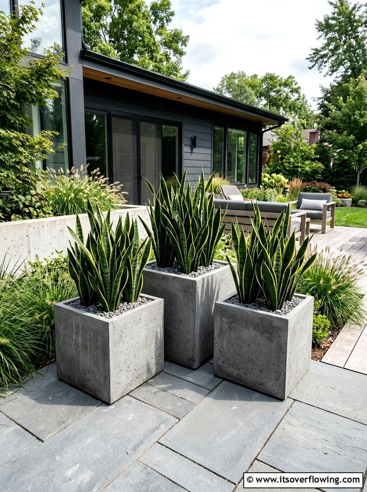 Modern Concrete Planter - 25 creative garden ideas for patios