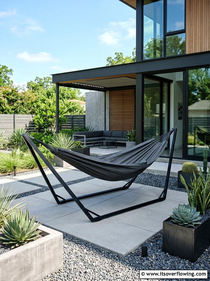 Modern Hammock - 25 backyard ideas with hammock