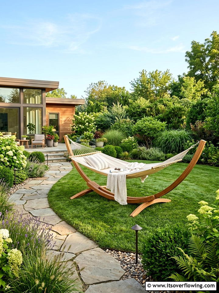 Modern Hammock - 25 backyard decorating ideas with modern accents