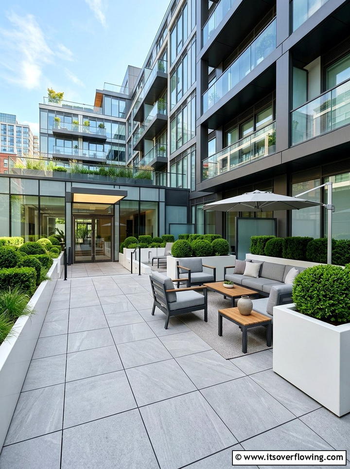 Modern Paved Courtyard - 25 garden ideas for townhouses