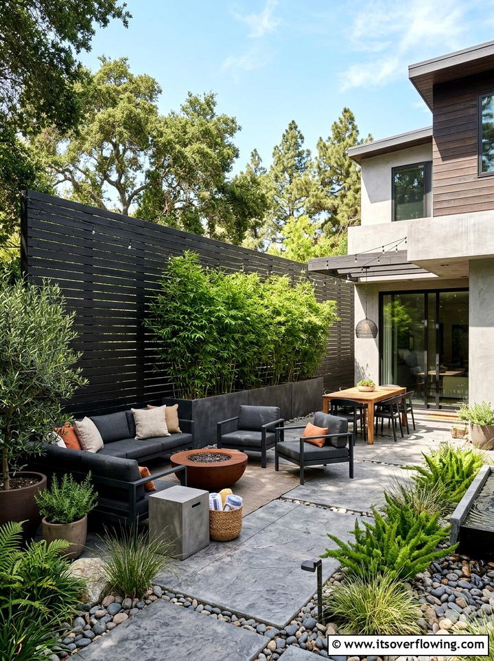 Modern Privacy Screen - 25 garden ideas for modern homes