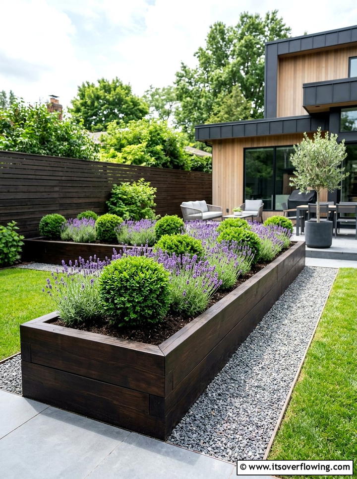 Modern Raised Bed - 25 small garden ideas