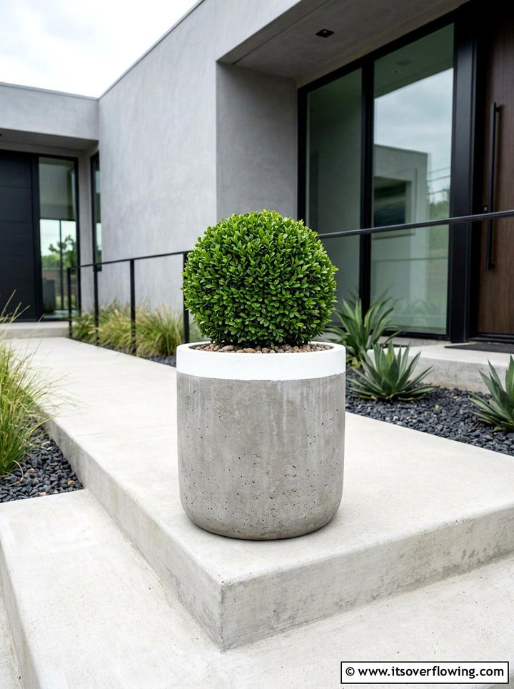 Modern cement gray pot with white trim - 25 front porch ideas with painted pots