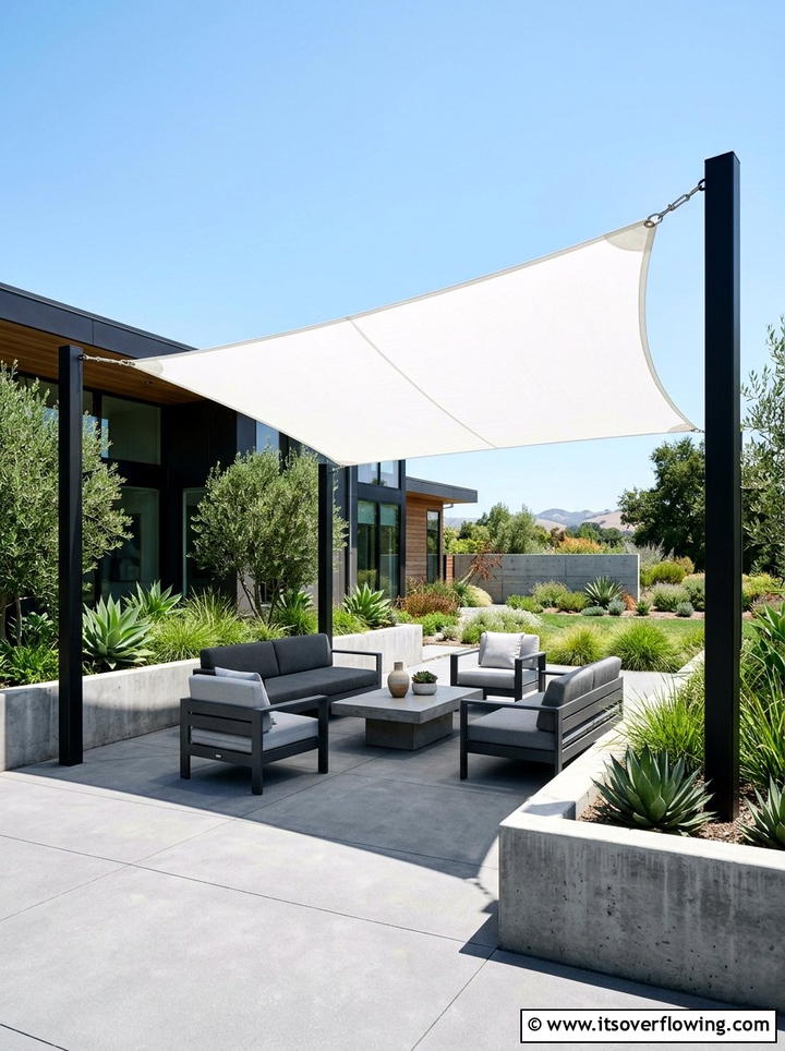 Modern minimalist shade sail - 25 backyard decorating ideas with shade sail