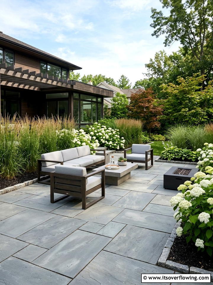 Modern stone patio - 25 garden ideas with patio