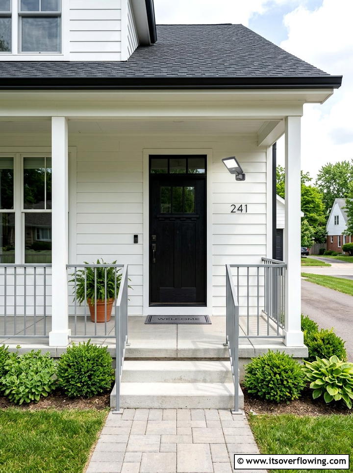 Motion sensor security light - 25 front porch decor ideas with layered lighting
