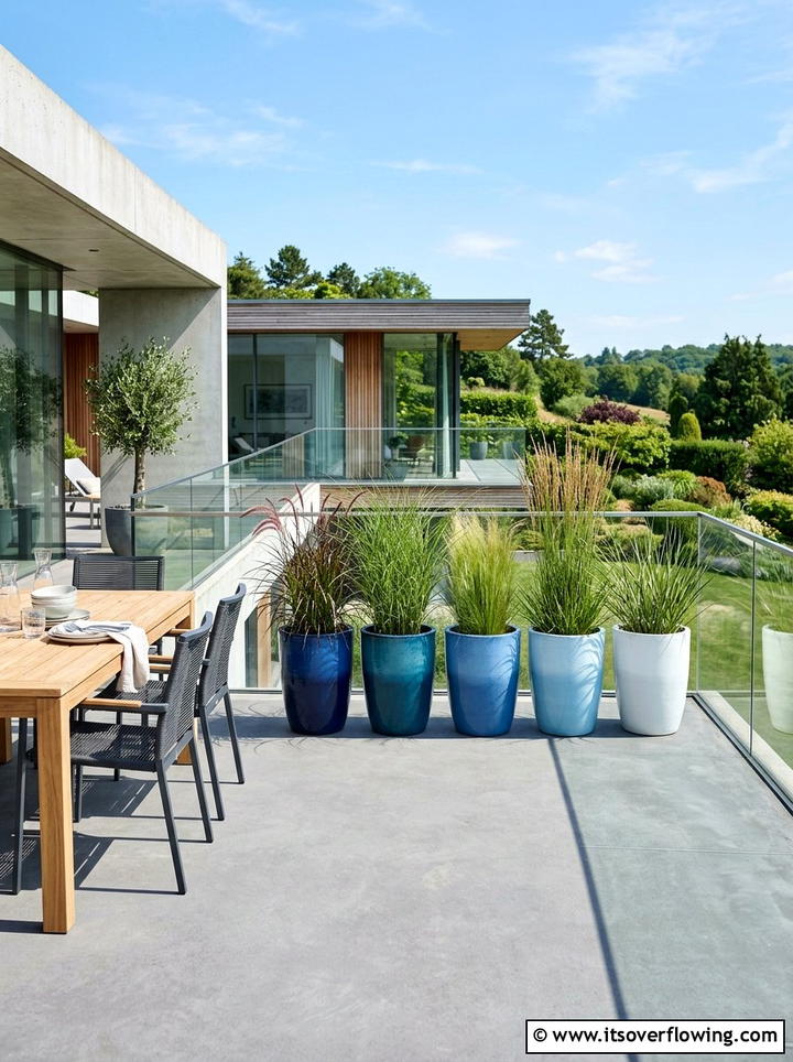 Ombre Garden Pots - 25 creative garden ideas with colorful pots