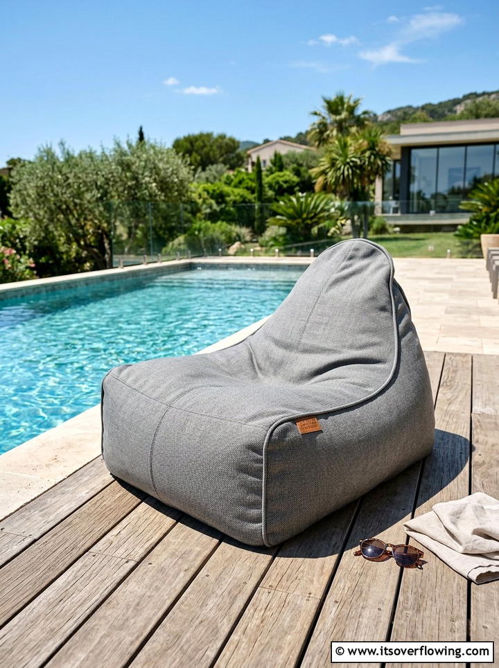 Outdoor Bean Bag - 25 garden decor ideas with boho accents