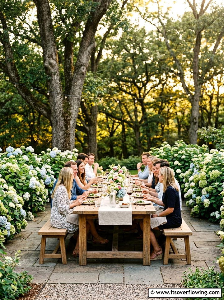 Outdoor Dining Set - 25 garden ideas for family gatherings
