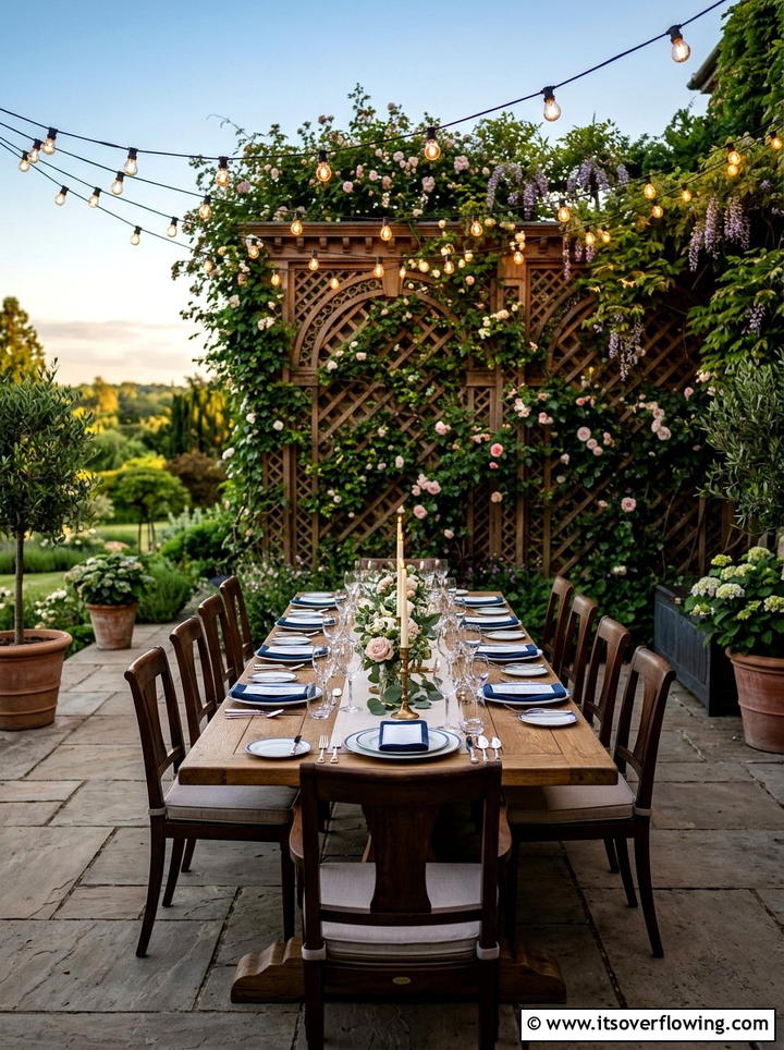 Outdoor dining lattice backdrop - 25 backyard ideas with lattice wall