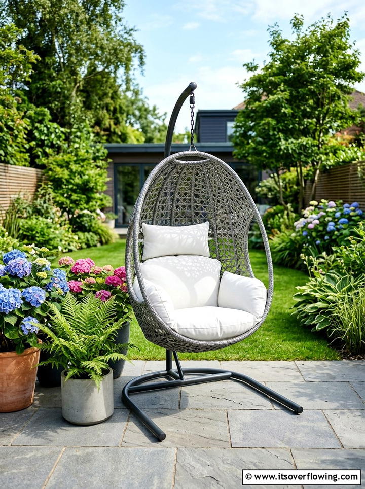 Outdoor egg chair - 25 creative garden ideas with outdoor reading spaces