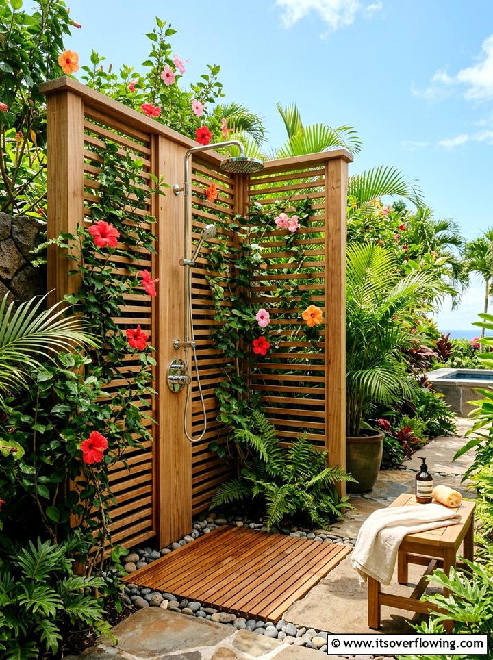 Outdoor shower with trellis wall - 25 garden design ideas with trellis walls