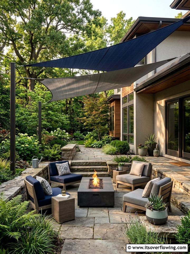 Overlapping shade sails backyard - 25 garden decor ideas with shade sails